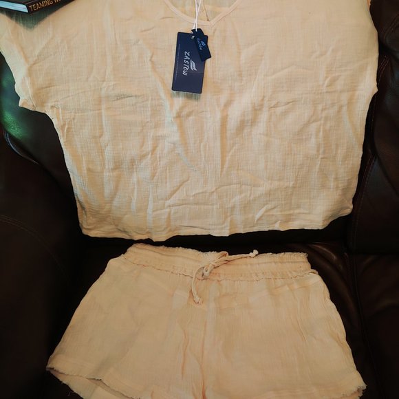 Tops - Moving Sale last day 4/30-----Two Piece Outfit (apricot)